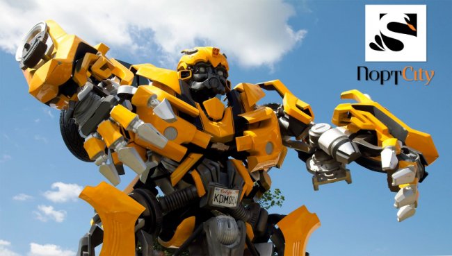 Парад Супергероїв - трансформер Бамбелбі у ТРЦ «ПортСity»*