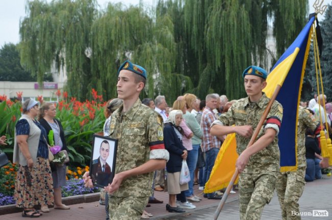«Востаннє для тебе: слава Україні!»: Луцьк попрощався з Георгієм Ольховським. ФОТО