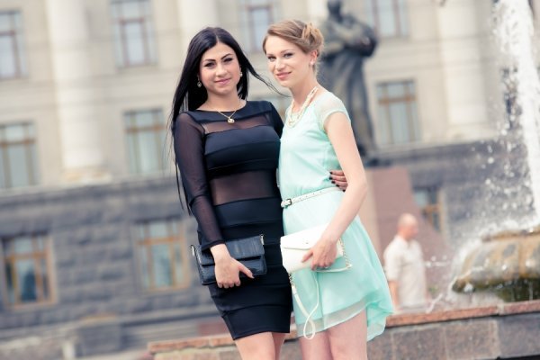 Красуні-журналістки: у Луцьку журфак відгуляв випускний. ФОТО