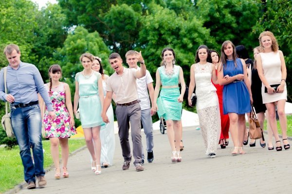 Красуні-журналістки: у Луцьку журфак відгуляв випускний. ФОТО