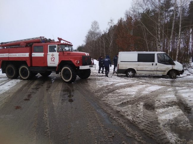 У селі на Волині Ford злетів у кювет