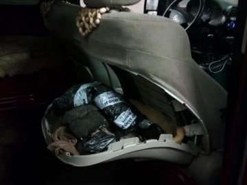 Волинський суд таки арештував контрабандний бурштин