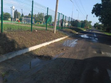 Волинянка скаржиться на «добиту» дорогу біля сучасного стадіону