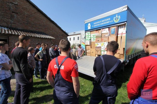 Німецькі меценати передали до Володимира три вантажівки «гуманітарки»
