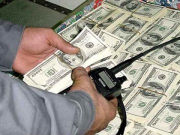 Українські банки ввели обмеження на купівлю валюти