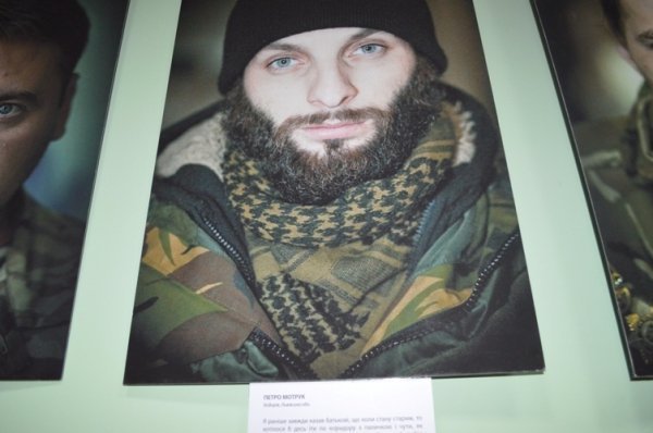 У Ковель привезли виставку портретів бійців