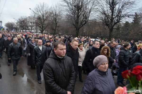 «Герої не вмирають!», – у Луцьку провели в останню путь майданівця. ФОТО. ВІДЕО