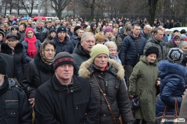 «Герої не вмирають!», – у Луцьку провели в останню путь майданівця. ФОТО. ВІДЕО
