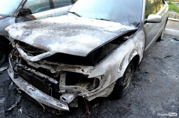 У Луцьку згорів автомобіль. ФОТО