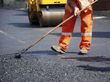 У Луцьку залатають ями на кількох вулицях