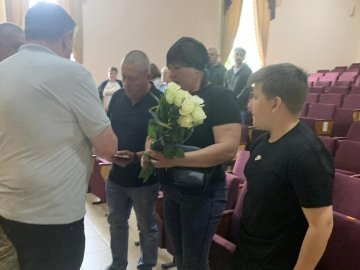 У Луцькому районі батькам загиблого 19-річного Героя вручили нагороду сина