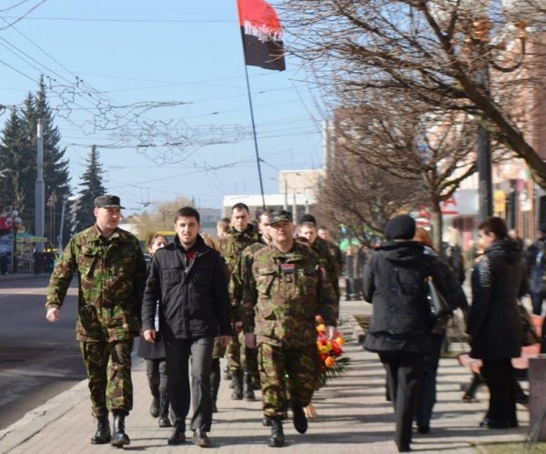 У Луцьку «Правий сектор» вшанував Шевченка ходою. ФОТО