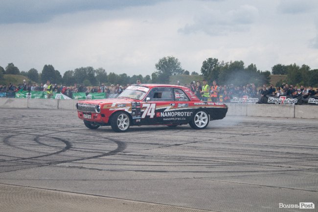 У Луцьку відбулися видовищні авто- і мотогонки. ФОТОРЕПОРТАЖ