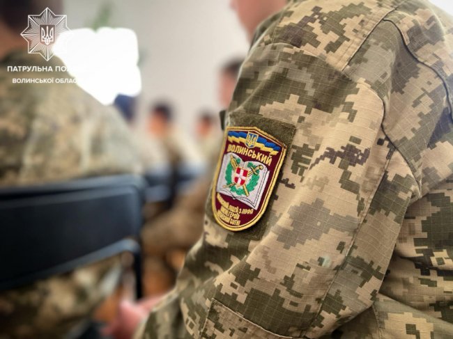 Патрульний, який захищає Україну від ворога, зустрівся з луцькими ліцеїстами. ФОТО