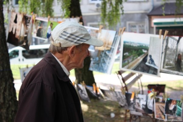 У центрі Луцька ‒ фотовиставка в сквері. ФОТО