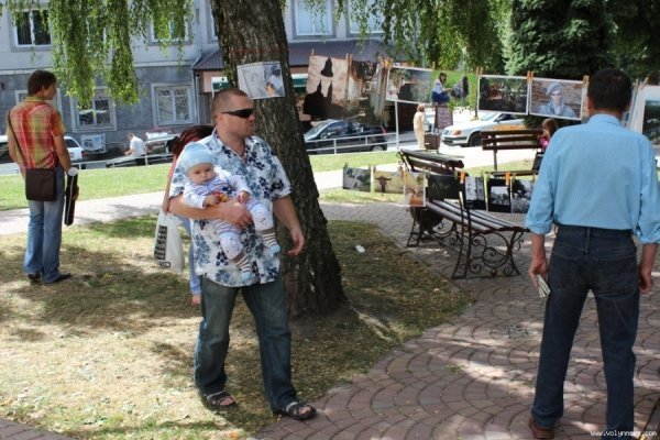 У центрі Луцька ‒ фотовиставка в сквері. ФОТО