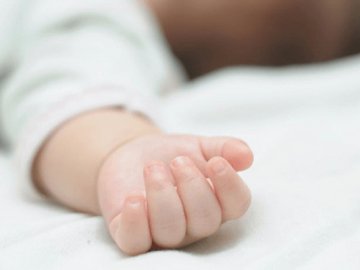 П'яний і небезпечний: чоловік душив подушкою 6-місячну дитину