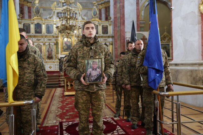 Загинув у боях за Покровськ: у Луцьку провели в останню дорогу полеглого Героя Анатолія Кравчука