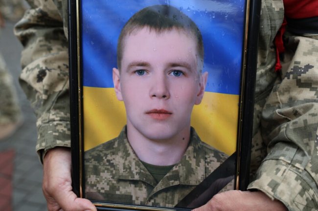 Обірвані війною життя: у Луцьку попрощалися з трьома Героями