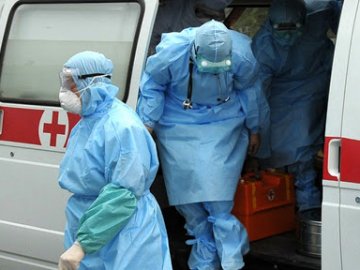 Розповіли про стан справ із доплатами медикам Волині