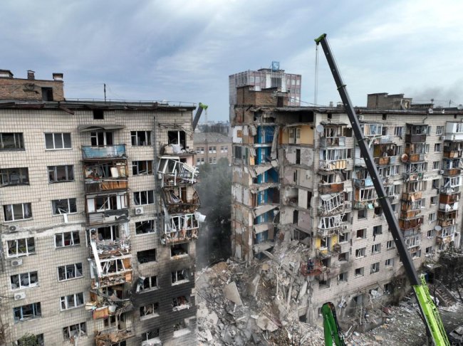 Ракета, якою росіяни вдарили по багатоповерхівці у Києві, провалила бетонні перекриття аж в підвал, - Клименко