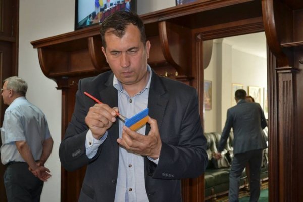 Луцькі депутати в обідню перерву малювали. ФОТО