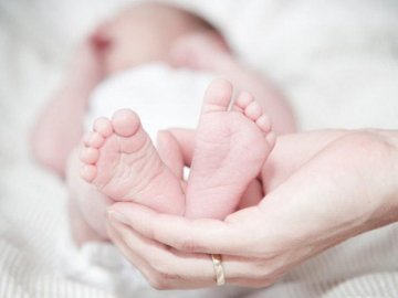 Сильвестр, Тея та Істела: у місті на Волині молоді батьки креативно називають своїх малюків