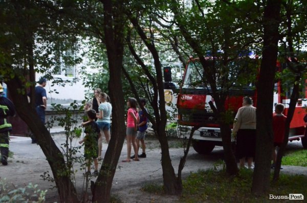 На проспекті Грушевського у Луцьку горіла квартира. ФОТО