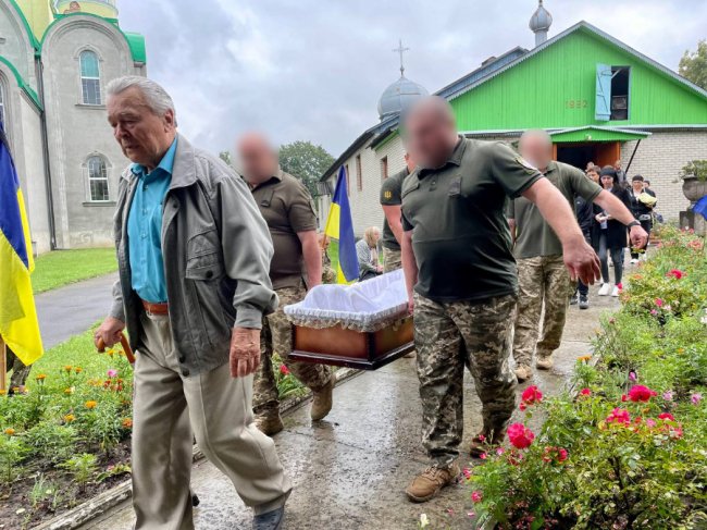 На Волині сьогодні попрощалися з Героєм В'ячеславом Толстобрюхом