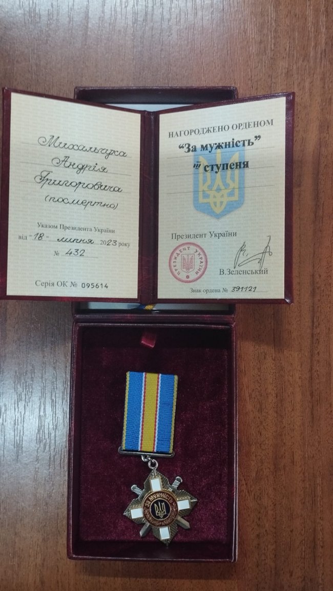 Рідним чотирьох загиблих Героїв з Волині вручили їхні посмертні нагороди. ФОТО