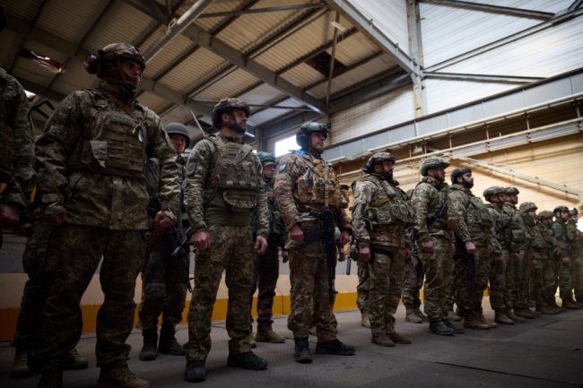 Зеленський відвідав передові позиції бійців в Авдіївці. ФОТО