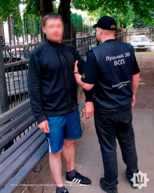 У Луцьку військовий в СЗЧ тримав у підвалі цілий пакет «трави». ФОТО