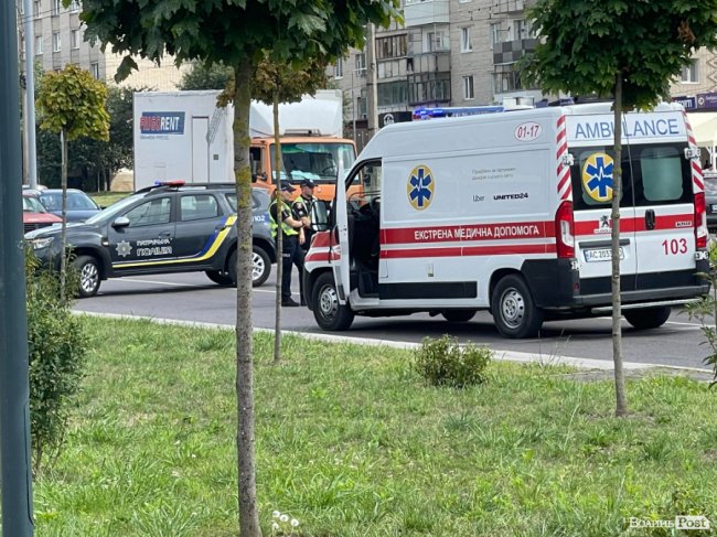 У Луцьку – аварія: зіткнулися мотоцикл та автівка. ФОТО