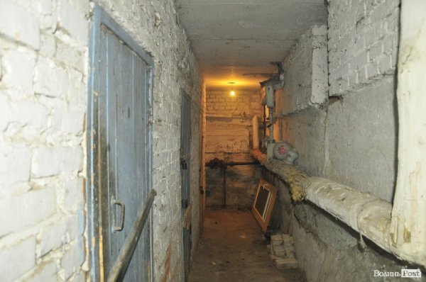 Переполох у Луцьку: дим у підвалі налякав мешканців багатоповерхівки. ФОТО