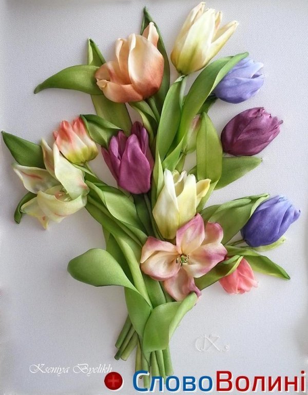 Унікальні квіти з шовкових стрічок. ФОТО