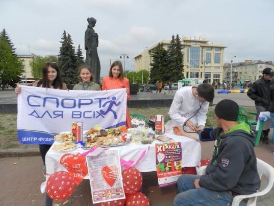 У Луцьку відбувся перший благодійний забіг  «Крок до подиху в нове життя». ФОТО