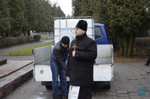 На Волині дорослі і діти обливались водою на допомогу бійцям. ФОТО