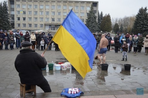 На Волині дорослі і діти обливались водою на допомогу бійцям. ФОТО