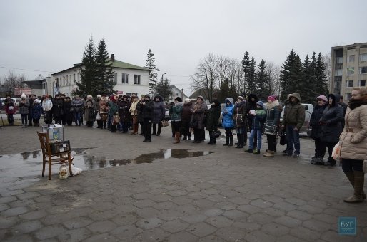 На Волині дорослі і діти обливались водою на допомогу бійцям. ФОТО