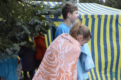 На Волині дорослі і діти обливались водою на допомогу бійцям. ФОТО