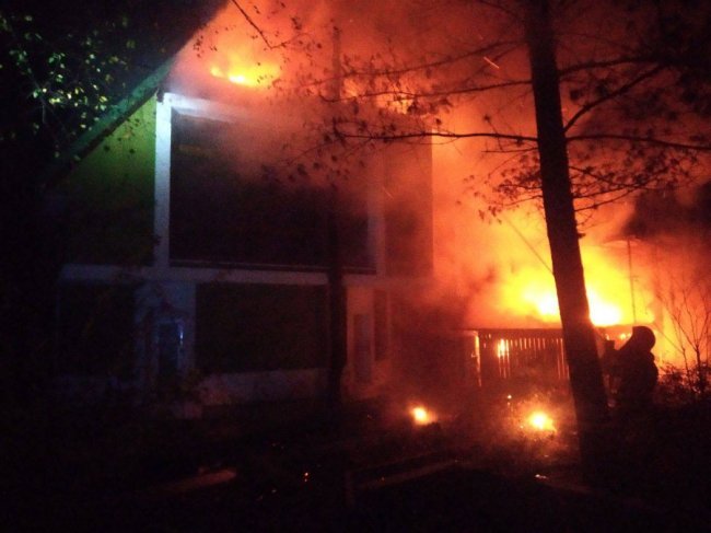 У центрі Рівного підпалили ресторан: постраждав охоронець. ФОТО