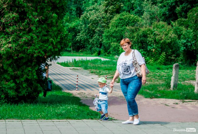 Усмішки малечі та бризки водограю: літній день у Луцьку. ФОТО