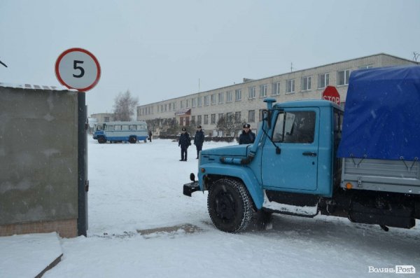 Луцькі ВВшники повернулися на базу, Автомайдан починає чергування.ДОПОВНЕНО. ФОТО