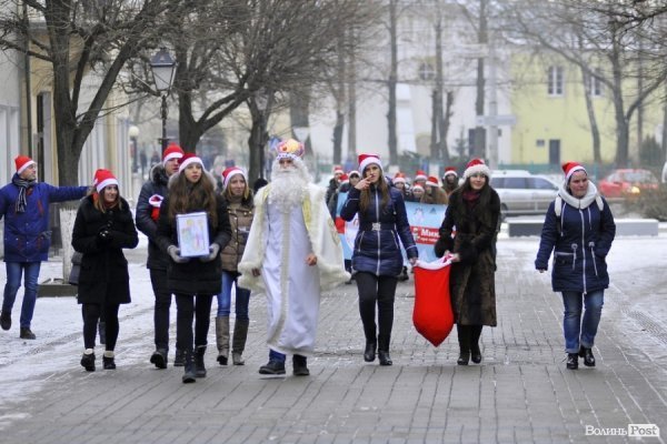 Луцьком пройшов парад помічників Святого Миколая