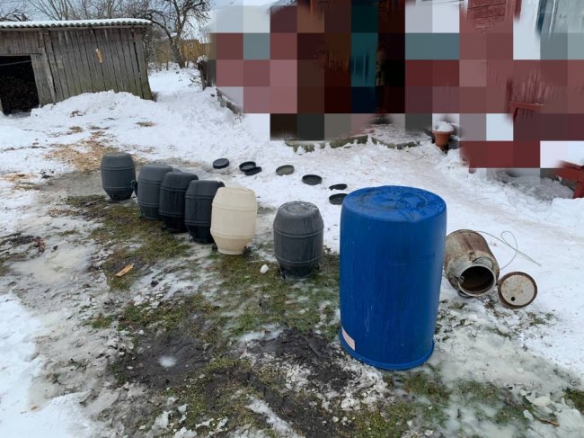 В селі на Волині знищили 600 літрів самогону