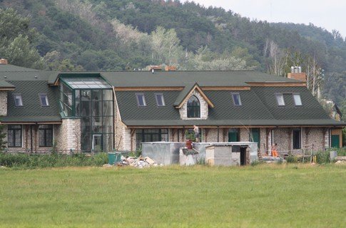 Як виглядають маєтки екс-президентів України. ФОТО