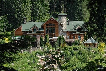 Як виглядають маєтки екс-президентів України. ФОТО