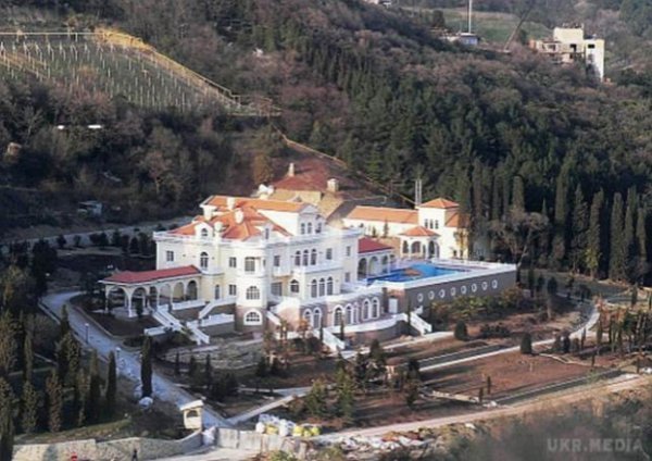Як виглядають маєтки екс-президентів України. ФОТО