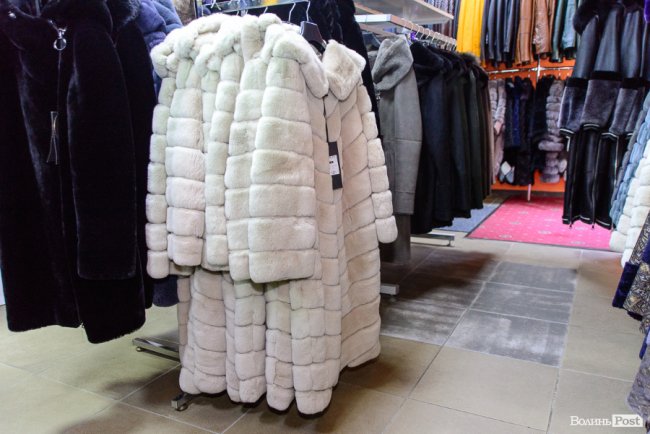 У магазині шкіри та хутра «Steel» у центрі Луцька пропонують шалені знижки*