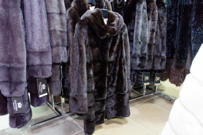 У магазині шкіри та хутра «Steel» у центрі Луцька пропонують шалені знижки*